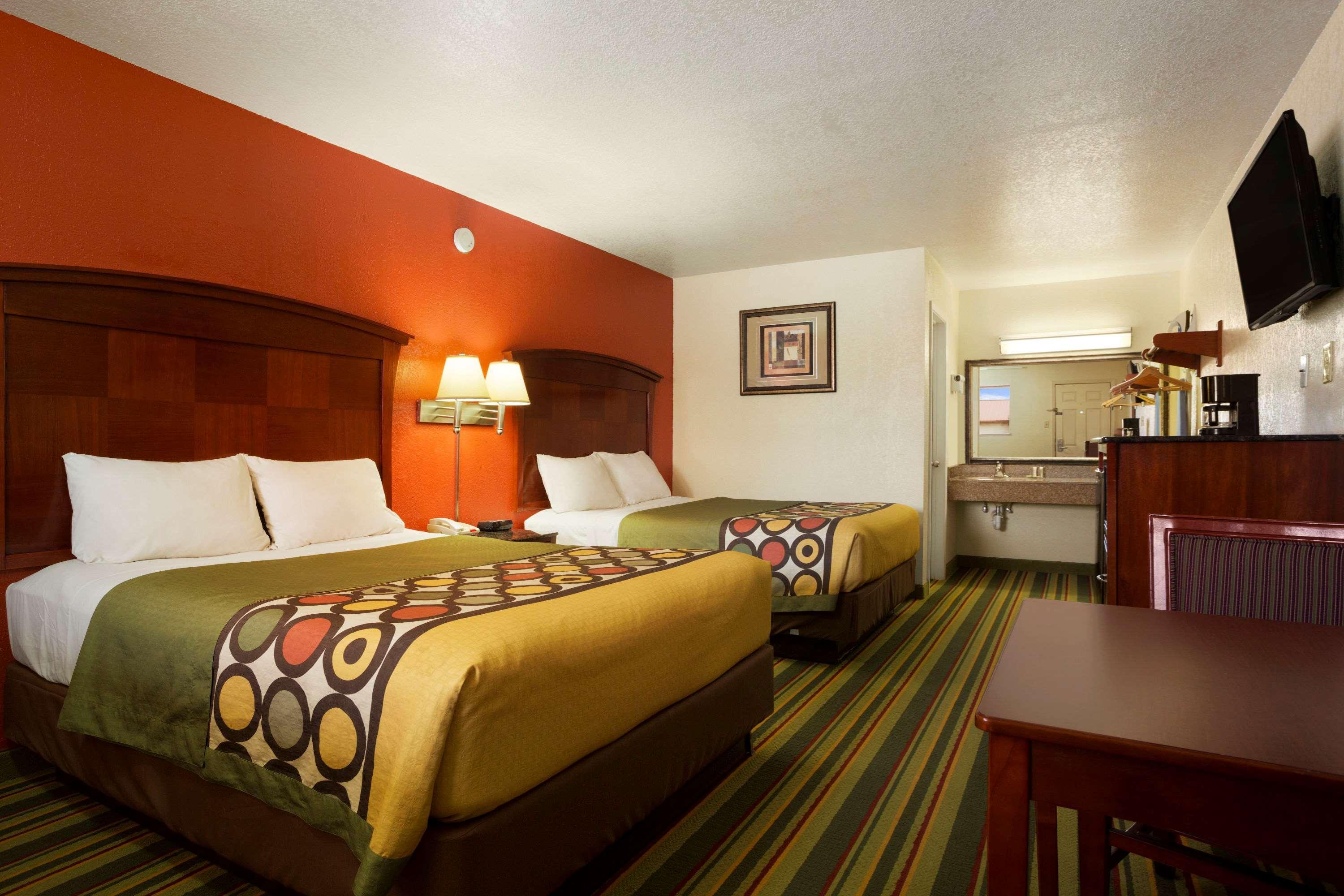 Motel Super 8 By Wyndham Pleasanton Exterior foto