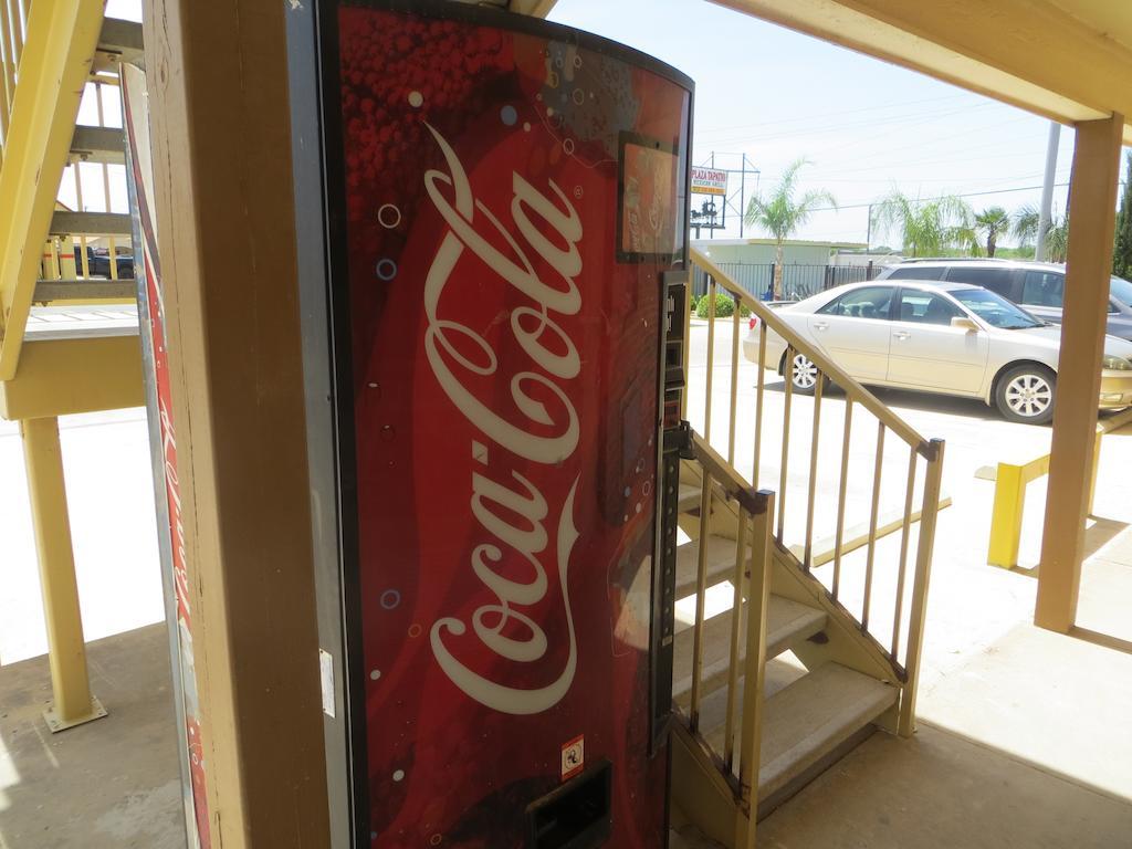 Motel Super 8 By Wyndham Pleasanton Exterior foto